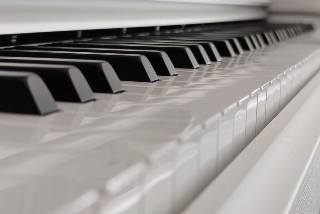 Débuter des cours de piano en ligne de chez soi